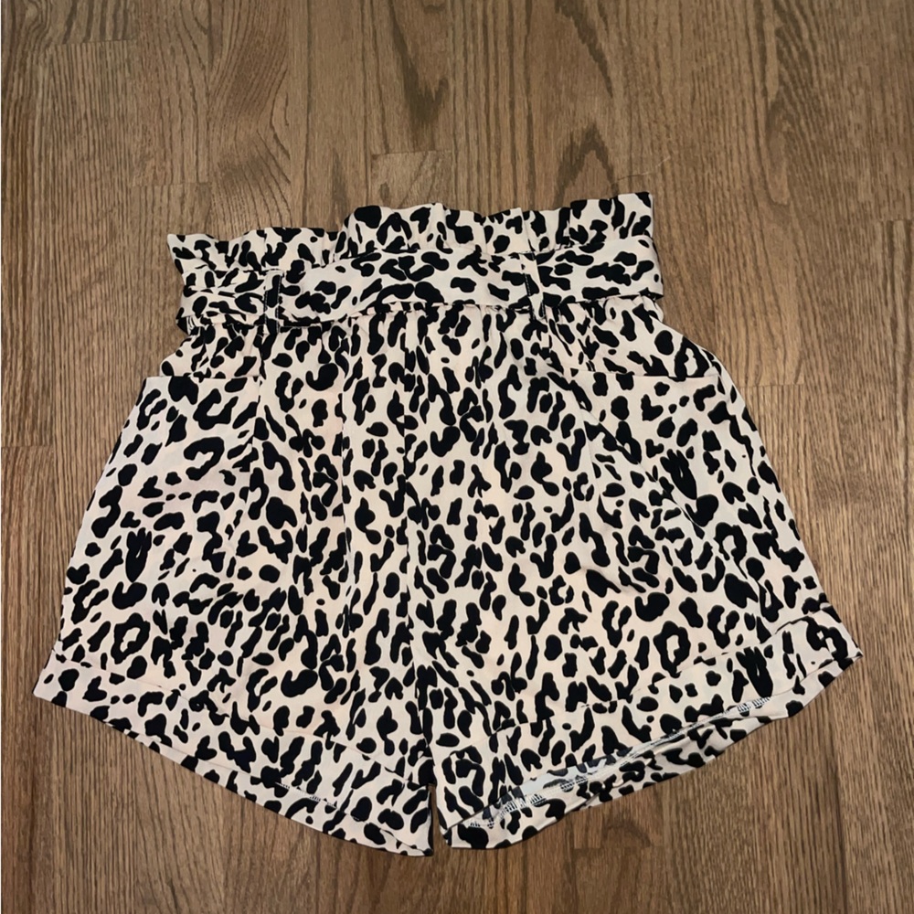 Cheetah high waisted shorts - Picture 3 of 3
